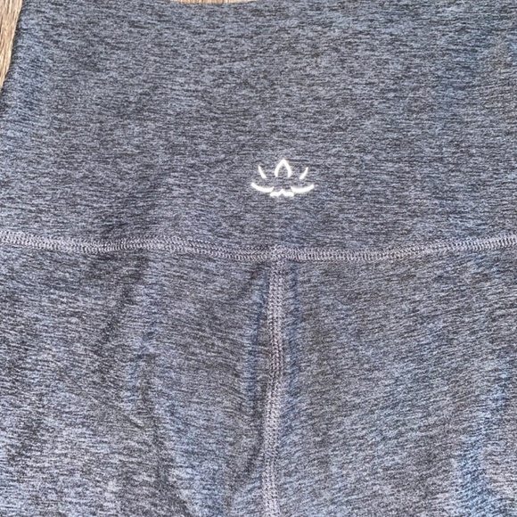 Beyond Yoga size small ladies pants - Picture 6 of 6